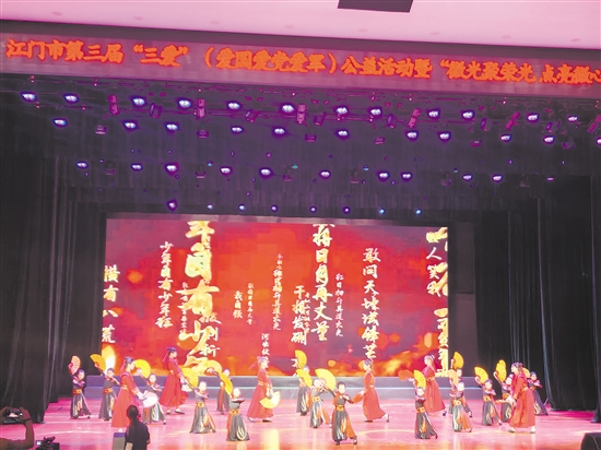 軍人子女、軍屬代表等精心準備了紅色文藝節(jié)目，以藝術的形式展現(xiàn)軍民魚水情深和革命精神傳承。