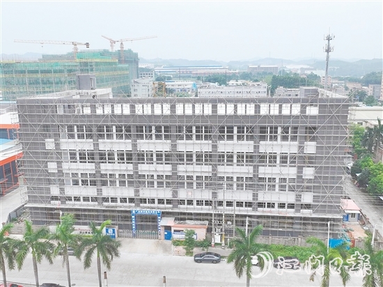 鶴城鎮(zhèn)大力推動“工改工”，成功引進(jìn)弘耀德環(huán)保設(shè)備項(xiàng)目。