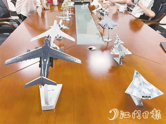 這批飛機(jī)模型采用鋅合金材質(zhì)，利用壓力鑄造技術(shù)制造，屬于市面上較為高端的模型。