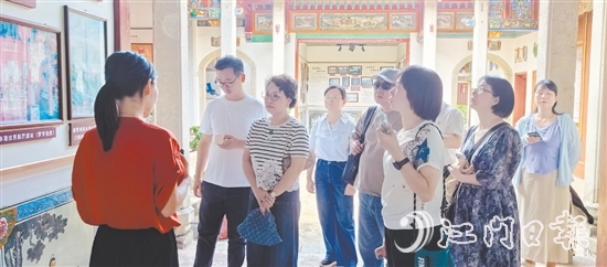 7月，新會(huì)區(qū)政協(xié)港澳臺(tái)僑和外事委員會(huì)圍繞“以‘僑村共建’助力‘百千萬(wàn)工程’”主題赴梅州市調(diào)研。