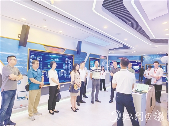 6月，新會(huì)區(qū)政協(xié)提案和聯(lián)絡(luò)委員會(huì)圍繞人工智能技術(shù)與實(shí)體經(jīng)濟(jì)深度融合到江門(mén)聯(lián)通公司調(diào)研。