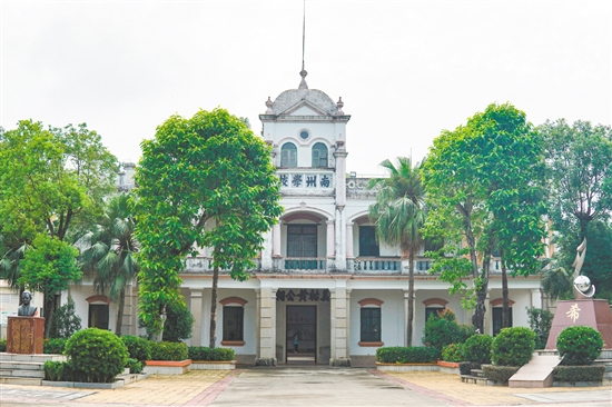 百年老校青磚黛瓦間鐫刻著革命先輩的足跡。