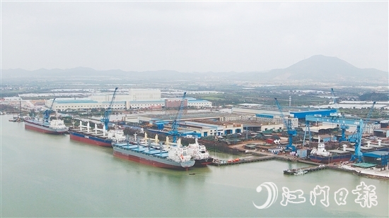 古井鎮(zhèn)是我市造船業(yè)重鎮(zhèn)。焊接機(jī)器人將極大助力企業(yè)實(shí)現(xiàn)降本增效、產(chǎn)線升級。