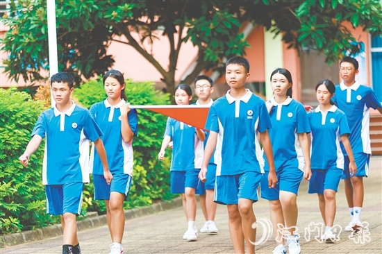 怡霖學(xué)校致力于培養(yǎng)學(xué)生擁有健全人格、社會責(zé)任感與家國情懷。