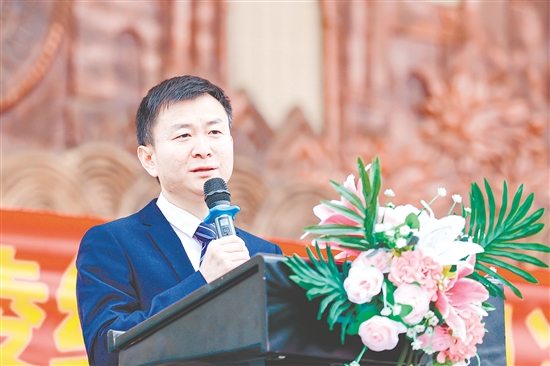 恩平黃岡實(shí)驗(yàn)中學(xué)校長(zhǎng)付永華。