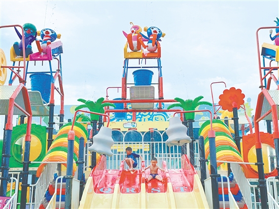 夏日避暑游火熱。