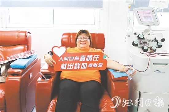 保險(xiǎn)從業(yè)人員積極參加獻(xiàn)血。