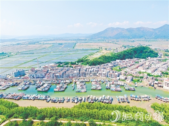 汶村鎮(zhèn)橫山村這個(gè)昔日漁港舊村如今產(chǎn)業(yè)興旺、生態(tài)宜居、鄉(xiāng)風(fēng)文明，走出一條可復(fù)制的鄉(xiāng)村振興“橫山路徑”。