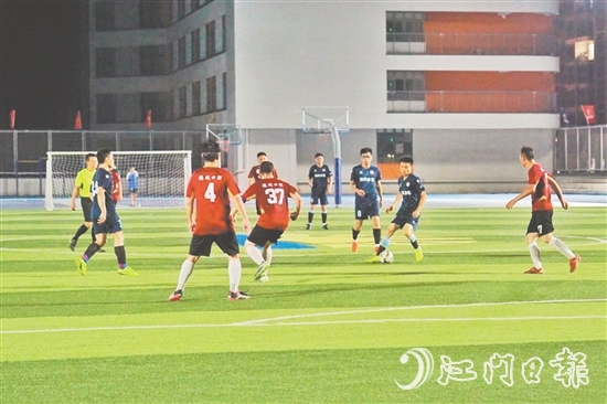 參賽球員斗志昂揚、全力拼搏。
