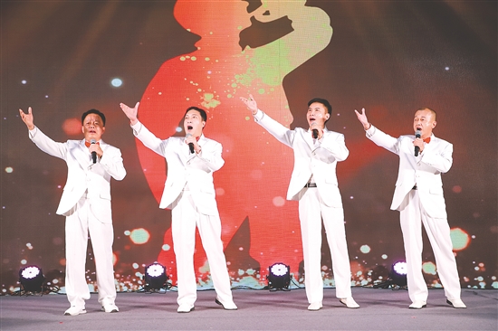 22支參賽隊(duì)伍以飽滿的熱情和精湛的技藝，演繹了一首首經(jīng)典軍旅歌曲。