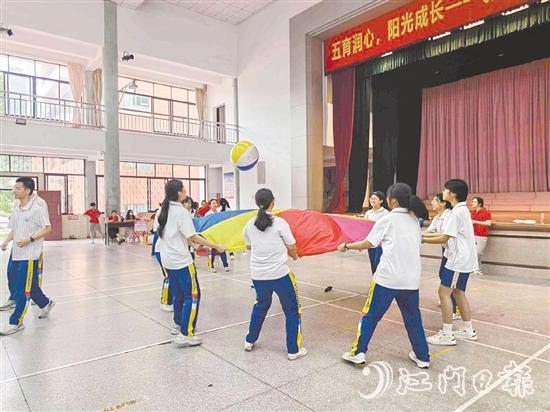 ▲新會(huì)區(qū)進(jìn)一步完善青少年心理教育體系建設(shè)。