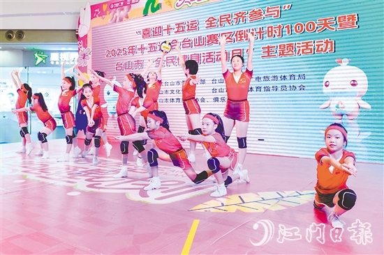 少兒舞蹈《排球小將》以靈動(dòng)舞姿展現(xiàn)青少年對(duì)排球的熱愛。