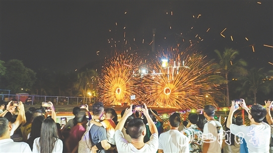 下川島夏季嘉年華以“美食+娛樂+文化”為核心，每周三、五、六、日推出不同主題的活動。