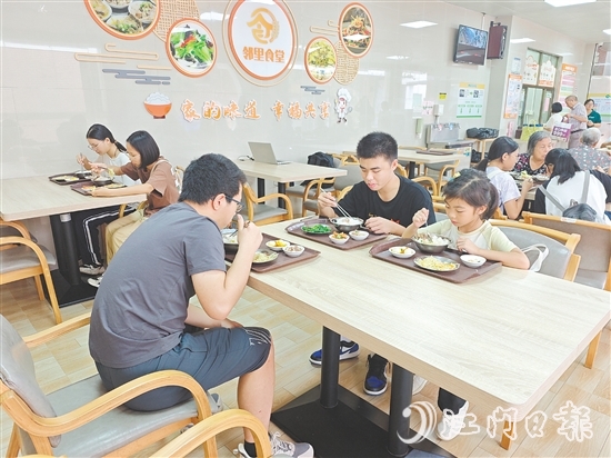 禮樂鄰里食堂開啟“全齡友好”模式，吸引不少年輕人前往。