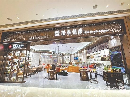 新寶堂五款養(yǎng)生大健康新品在澳門線下門店發(fā)售。