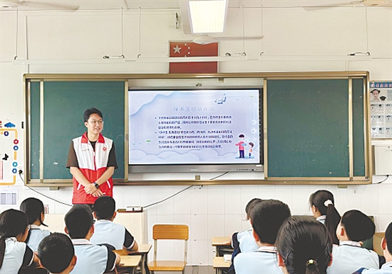 臺山市廣泛開展“綠書簽”主題系列宣傳活動，為未成年人健康成長，筑牢文化安全防火墻。