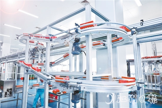 無限極生產(chǎn)車間。