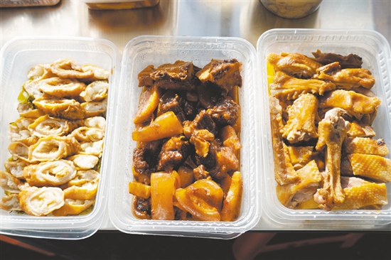 外擺菜品豐富。