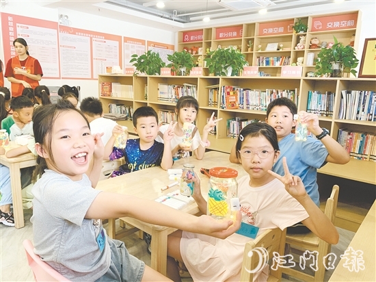 外海街道幸福鄰里匯黨群服務(wù)中心打造空間魔法師特色課堂，讓孩子在實(shí)踐中學(xué)習(xí)知識(shí)。