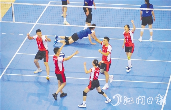 球員慶祝勝利時刻。