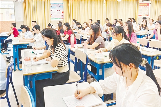 新會尚雅學(xué)校開展新教師培訓(xùn)。