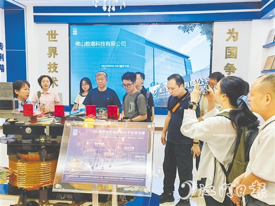 媒體記者、專(zhuān)家學(xué)者深入企業(yè)采訪調(diào)研，感受開(kāi)平科技企業(yè)的魅力。