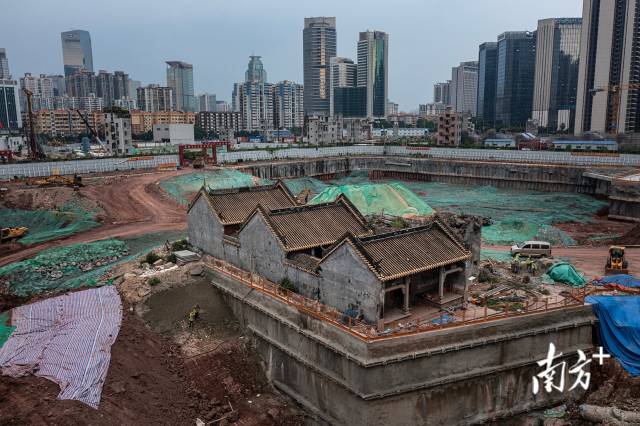 2021年9月18日，冼村改造的工地上，一座祠堂被完整地保存下來(lái)。  南方+ 張由瓊 拍攝