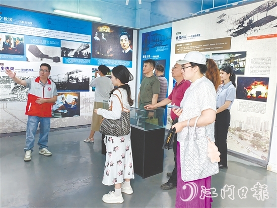 五邑大學(xué)調(diào)研組參觀馮如文史館。