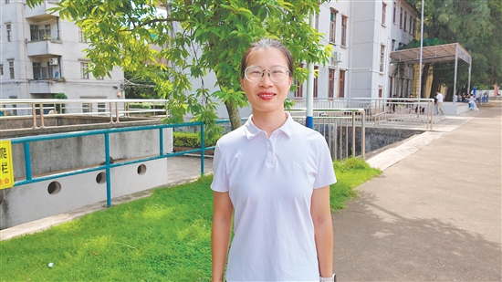 恩平市郁文中學(xué)體育教師譚彩燕