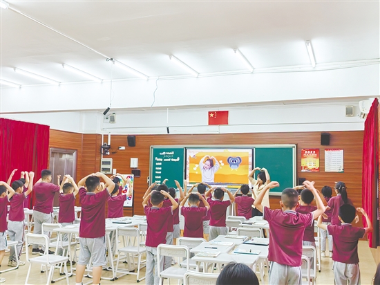 廣德實驗學校大力推行“三導一探”課堂教學模式。