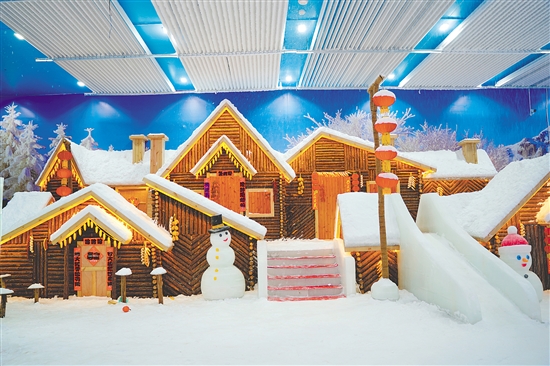 古勞水鄉(xiāng)冰雪大世界的雪鄉(xiāng)小屋溫馨可愛。