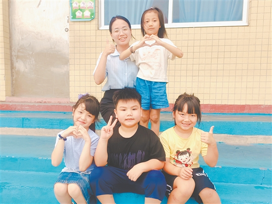 開學(xué)第一周，魏雨明便和學(xué)生打成一片。