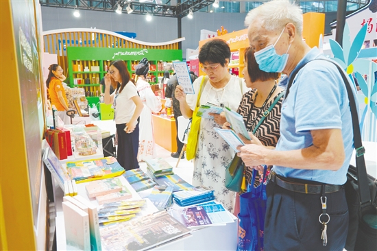 江門展館吸引了國(guó)內(nèi)外眾多觀展人員的目光。