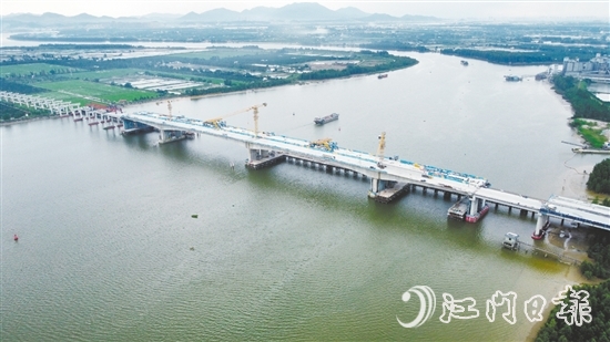 潭江特大橋主跨順利合龍。