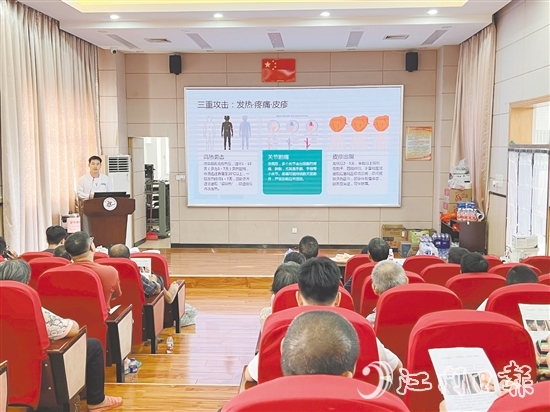 禮樂中心小學(xué)應(yīng)急避難場所組織醫(yī)護(hù)人員講解滅蚊知識。