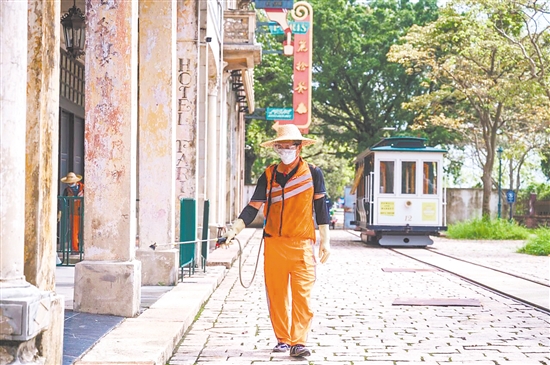 赤坎華僑古鎮(zhèn)嚴(yán)格執(zhí)行“一日雙消殺”制度，安排專業(yè)蚊蟲消殺隊(duì)對(duì)景區(qū)進(jìn)行無死角的全域消殺。