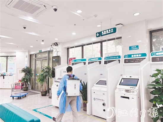 我市金融機(jī)構(gòu)嚴(yán)格落實(shí)對營業(yè)場所的消殺工作。