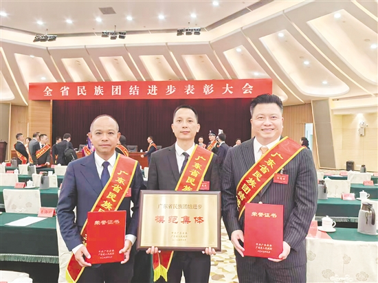 在2025年全省民族團(tuán)結(jié)進(jìn)步表彰大會(huì)上，我市1個(gè)集體、2名個(gè)人獲得表彰。