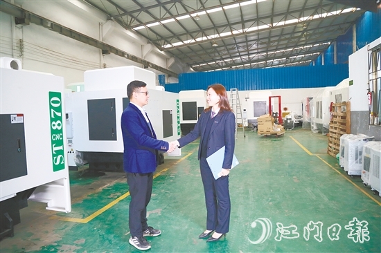 江門農(nóng)商銀行持續(xù)加大信貸支持力度，助力企業(yè)發(fā)展壯大。