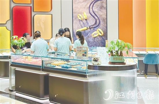 受金價上漲影響，國內(nèi)金飾克價繼續(xù)上調(diào)。