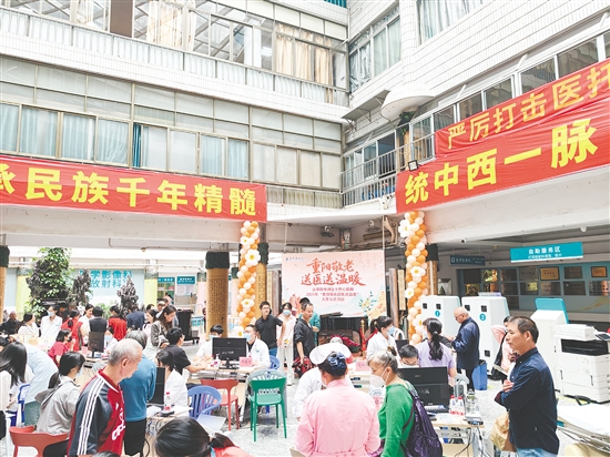 義診現(xiàn)場。