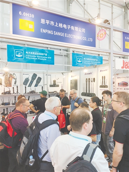 本屆廣交會期間，恩平參展企業(yè)共接待境內(nèi)外客商3500多人，其中境外客商2000多人，簽訂意向合同100多份，意向金額5000多萬元。