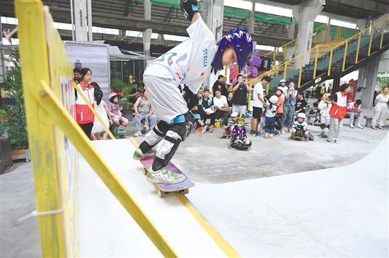 2025世界滑板日?江門站暨新會(huì)區(qū)滑板公開賽在新會(huì)區(qū)“NoNoPark無界社區(qū)”成功舉行。