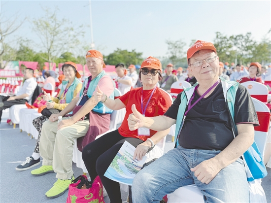 11月14日至16日，第十一屆世界臺山寧陽會館（同鄉(xiāng)會）聯(lián)誼大會在臺山舉辦，近千名臺山籍海內(nèi)外鄉(xiāng)親心懷赤誠，跨越山?；氐郊亦l(xiāng)。