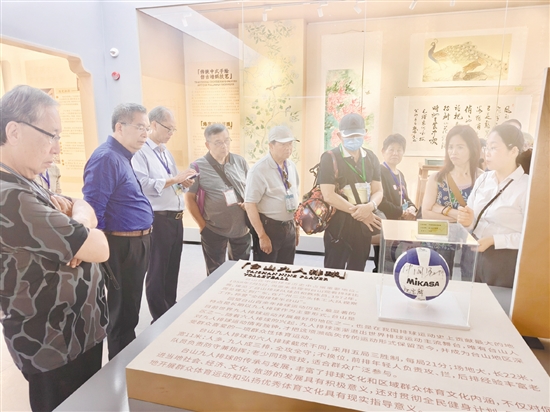 訪問團成員以腳步丈量僑鄉(xiāng)大地，在古村風(fēng)貌、文化遺存與鄉(xiāng)村新景中，感受祖國、故鄉(xiāng)的發(fā)展脈搏。