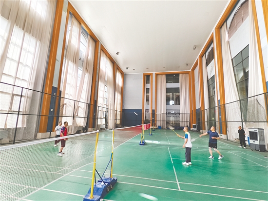 不少東北老年人喜歡到恩平過冬，他們一起運動、打牌、泡溫泉，生活自在而充實。