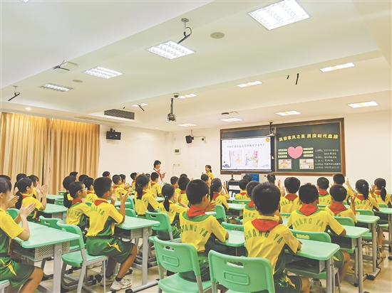 新會(huì)區(qū)開(kāi)展“啟超家風(fēng)”進(jìn)校園思政課活動(dòng)。