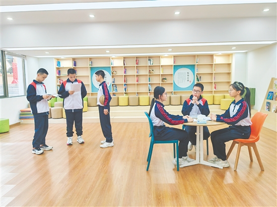 東區(qū)學校心晴社團開展心理劇排演活動。