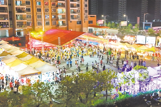 “笑蝦蝦”系列活動(dòng)是大鰲鎮(zhèn)的文旅招牌，今年開展的“笑蝦蝦”精彩夜繽紛活動(dòng)吸引大量游客，帶動(dòng)周邊餐飲、住宿等業(yè)態(tài)蓬勃發(fā)展。