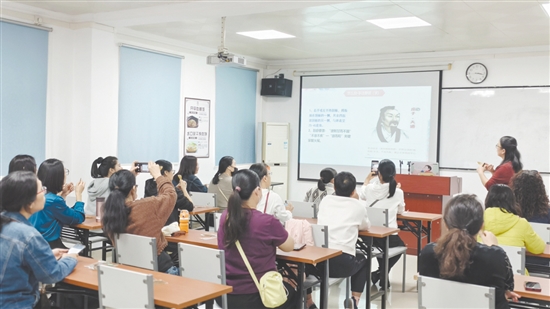 針對不同群體的就業(yè)難題，開平市人社局推出靈活、多樣的技能培訓(xùn)項目，幫助他們提升就業(yè)能力。